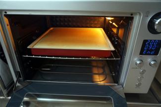 表面金黄，香气四溢，即可出炉。