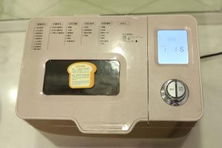 启动面包机，程序果酱，系统时间为一小时十五分钟，喜欢浓稠可以根据系统时间，喜欢稀点可以和我一样一小时