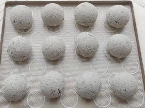 烤箱180度预热好之后放入中层180度烤20分钟，转170度烤10分钟。