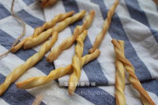 宝宝吃起来用手拿着也很方便～