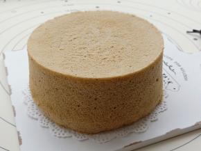 烤箱140度预热好后放入烘烤50分钟，出炉倒扣，凉透脱模。