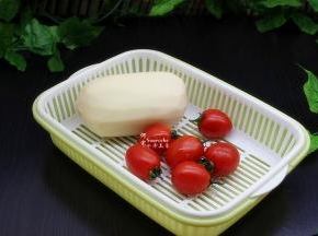 食材的准备莲藕、圣女果、生姜汁、柠檬沙拉汁