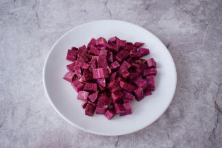 紫薯洗净切成小块