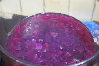 炖煮至冰糖融化，紫薯软烂