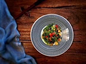 可以美美的享用了。
午餐时同事们一抢而光，太受欢迎了！