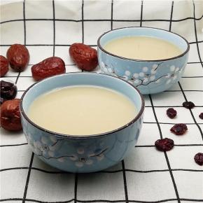 豆浆已经成熟，倒出豆浆即可饮用。