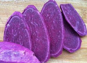 再切厚度一致的片状。