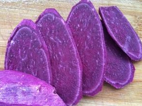 再切厚度一致的片状。