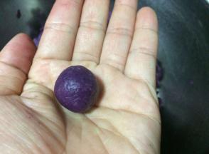 把所有都搓成大小一致的小圆子。