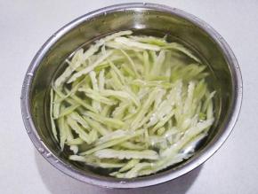 苦瓜腌好用清水洗一洗