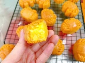 趁热吃一个，好赞……
浓浓的奶香味