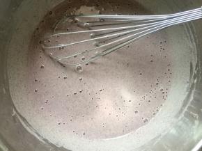 加水搅拌成米糊状，静置10分钟