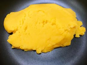 凝固后再炒一下以免太湿，注意不要炒过了会散