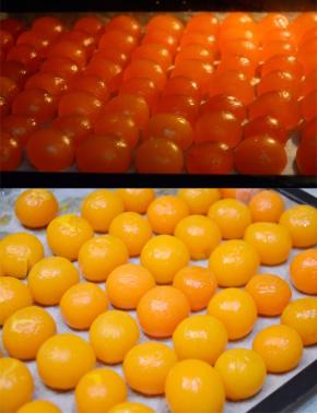 取新鲜咸蛋黄，剥去白衣，放置在垫油纸的烤盘，喷少量高浓度白酒。烤箱180度预热好，蛋黄放入烘烤5-8分钟至底部有少量冒泡，取出后盖油纸晾凉备用。