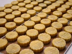 印好所有的面团，共4烤盘。