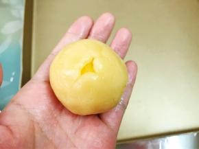 用虎口慢慢往上推着收口后搓圆
这个比例很好包