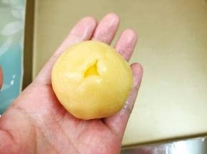 用虎口慢慢往上推着收口后搓圆
这个比例很好包