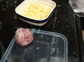 收口包紧，搓圆