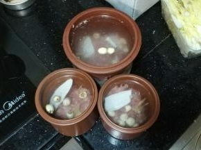 放入适量水，盖上盖子