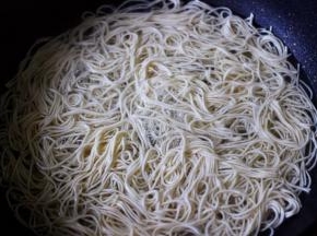 大火煮沸后，小火煮2分钟左右后