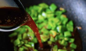 这个时候倒入骨头汤