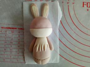 把耳朵和胳膊也粘上