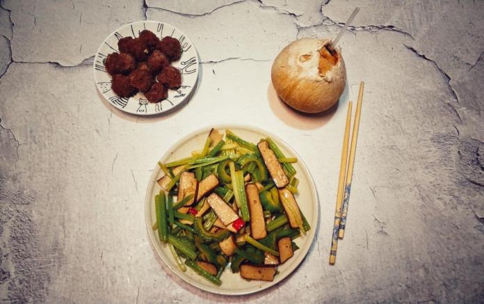 苦瓜芹菜炒鸡蛋干