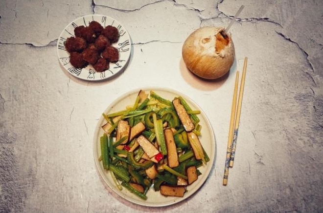 苦瓜芹菜炒鸡蛋干