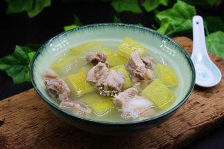 清热解暑，健脾祛湿的冬瓜薏米排骨汤就可以吃了。