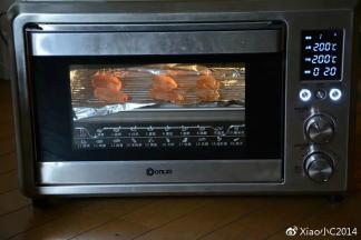 烤箱预热200度，烘烤20分钟就可以啦。