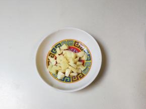 蒜瓣剥去皮切成粒