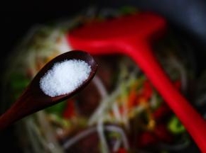 再根据个人口味加入适量的盐