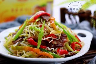 把炒好的风干肠芹菜什锦炒米粉盛出就可以食用咯