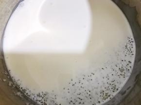 淡奶油里加入白糖