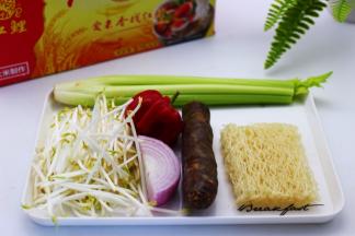 首先备齐所有的食材，青椒忘记拍照了