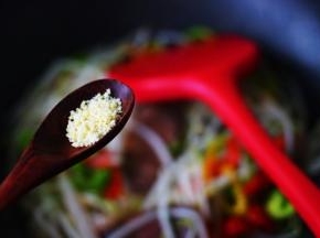 最后加入鸡精调味