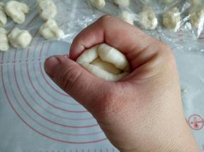 利用虎口慢慢往上推，收口