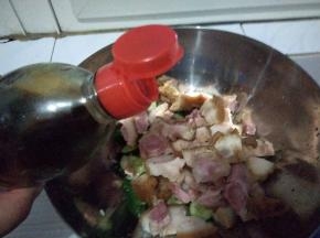 加入几滴香油。