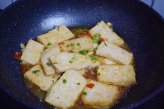 撒上葱花即可出锅