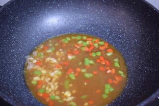 再倒入刚才调好的酱汁