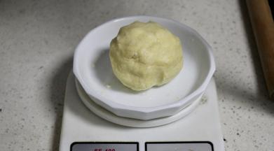 派皮：面团冷藏2小时，或者冷冻30分钟