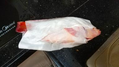 回家后清洗干净后用厨房纸吸干水份