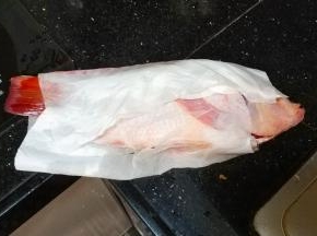 回家后清洗干净后用厨房纸吸干水份