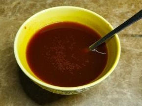 1大勺韩式辣酱加入酱油、料酒、糖、水混合搅拌均匀备用