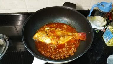 翻另一面再烧一会即可上碟