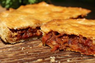 海鲜派，法国赛特的美食，法国朋友和我都超喜欢，我一下子吃了半个。(˶‾᷄ ⁻̫ ‾᷅˵)