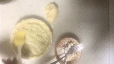 派顶：刷蛋液。我家Couse上下烤箱，200/250度，20分钟。