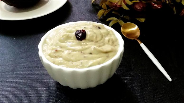 蔓越莓牛油果奶昔