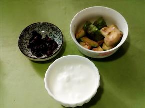 将食材准备好，牛油果有些氧化了。