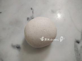 揉好后的黑米粉面团